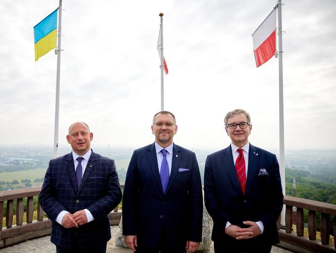 Kraków. Flaga Ukrainy wróciła na Kopiec Kościuszki. "Nie niszczy się symboli"