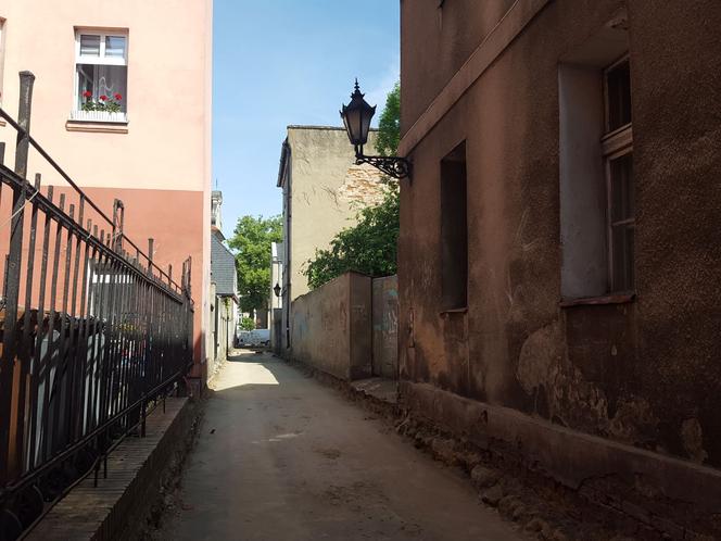 Duże zmiany na małej ulicy Wąskiej w Lesznie