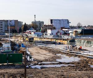 Budowa metra M2 na Bemowie w lutym 2024 r.