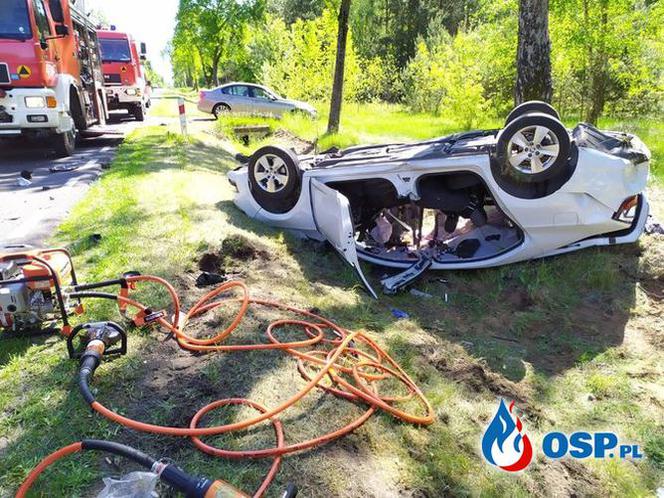 Czołowe zderzenie pod Glinojeckiem! Dwoje dorosłych i niemowlę w szpitalu! Na miejscu śmigłowiec