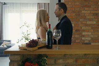 Barwy szczęścia, odcinek 3241: Zazdrosna Karolina zaskoczy Bruna! Wróci do domu od Bożeny nie wiedząc, co go czeka