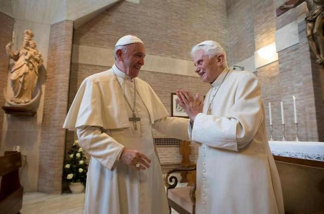 Tak choroba zmieniła Benedykta XVI. Papież emeryt w ciężkim stanie