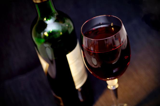 7. A może wino?
