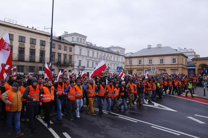 Marsz Niepodległości 2023 w Warszawie. Mamy ZDJĘCIA ze stołecznych ulic! GALERIA część 2