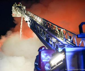 Ogromny pożar w Koniecpolu. Dogaszanie może potrwać kilka godzin