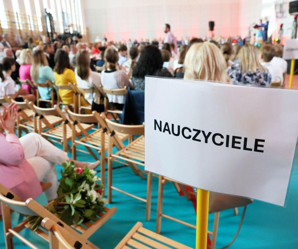 Nauczyciel ma być funkcjonariuszem publicznym. MEN tego chce, ZNP ma wątpliwości
