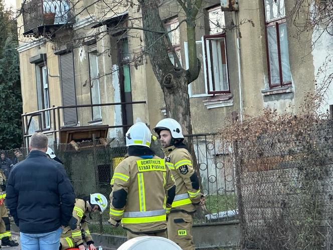 Pożar kamienicy w Grodzisku Mazowieckim. 5 osób w szpitalu, dramatyczna akcja ratunkowa