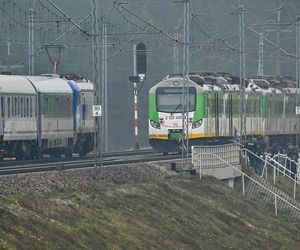 Uszkodzone linie kolejowe pod Dęblinem i w Puławach