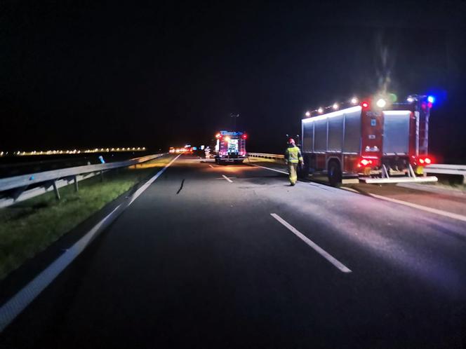 Pijany 21-latek na A4. Płonące auto na autostradzie [ZDJĘCIA]