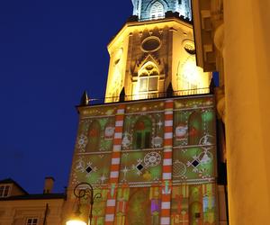 Świąteczna iluminacja ozdabia Wieżę Trynitarską w Lublinie 2023