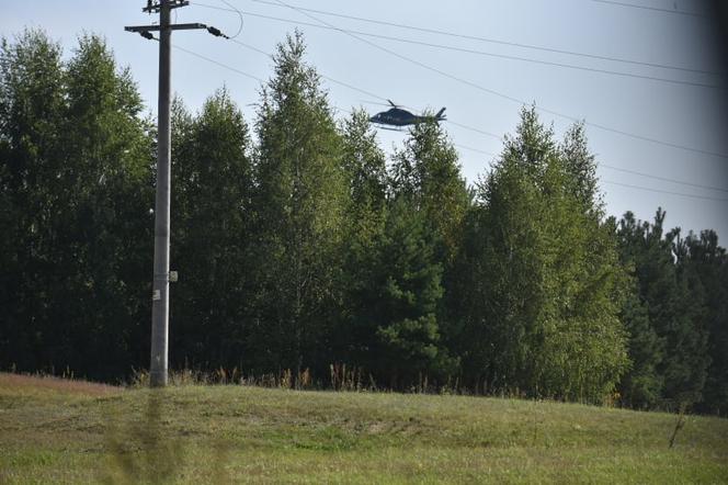 Drugi dzień pogrzebu Woźniaka-Staraka. Helikopter ląduje w Fuledzie.