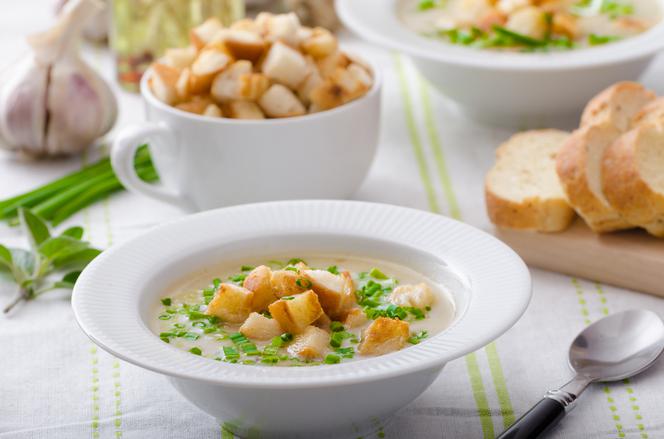 Zupa z czosnku i selera: zdrowy i pyszny posiłek