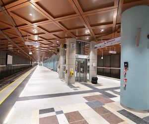 Metro w Warszawie już wozi pasażerów, ale wciąż są drążone nowe linie