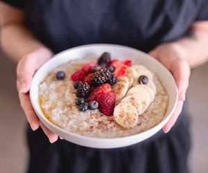 Tą owsianką zajadał się sam Elvis Presley. Zrobisz ją w domu w 10 minut