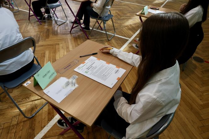 Egzamin ósmoklasisty matematyka 2025: Ekspert rozwiązał arkusze CKE. Oto ODPOWIEDZI do pobrania