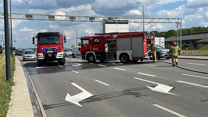 Autobus miejski w ogniu! Wielkie płomienie buchały na Ursynowie, cały się spalił