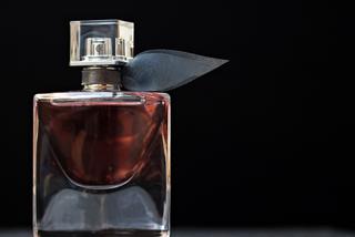 Podgórze: Zatrzymano 36-letniego krakowianina, który handlował podróbkami perfum znanych, światowych marek