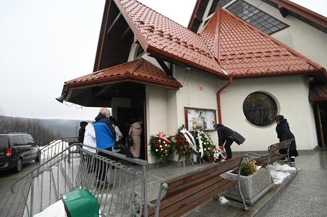 Pogrzeb ks. Isakowicza-Zaleskiego. Tak żegnają zmarłego kapłana