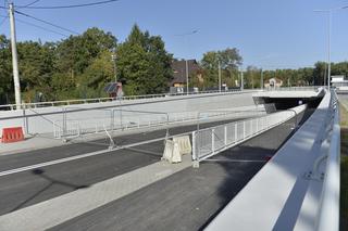 Mieli otwierać tunel w Sulejówku, wyszła klapa. Drogowcy będą musieli zrywać nowy asfalt	