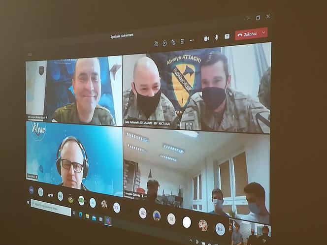 Nietypowa lekcja w ZSO we Włoszakowicach. Potrzebna była zgoda... wojsk USA