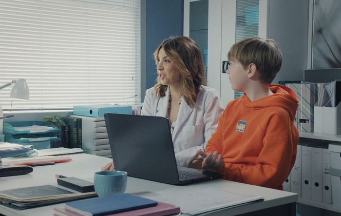 M jak miłość, odcinek 1874: Szymek (Staś Szczypiński), Aneta (Ilona Janyst)