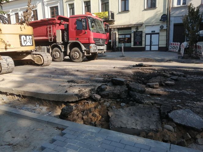 Remont ul. Piłsudskiego w Siedlcach, natrafiono na ciekawe znalezisko