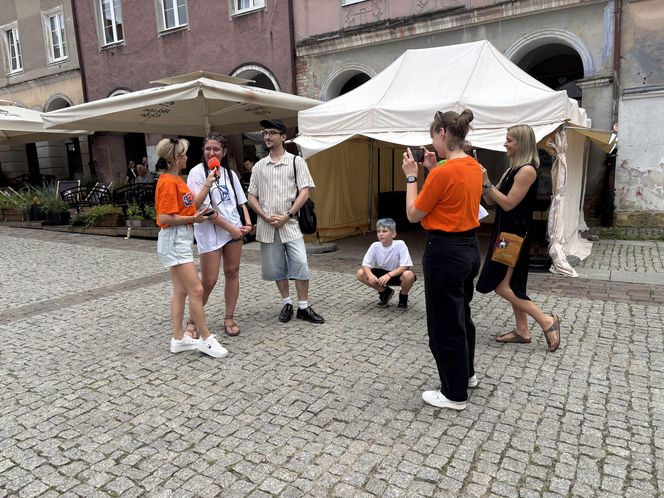 Tłumy przyjezdnych i uśmiechy na twarzach. Wakacyjny patrol Eska Summer City na olsztyńskiej Starówce