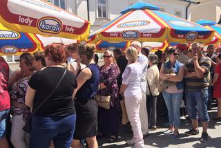 Gigantyczna kremówka papieska w Rzeszowie już rozdana!