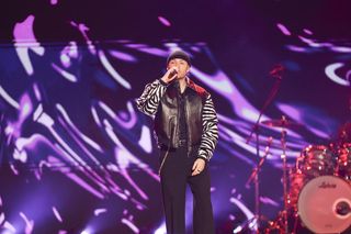 Dominik Dudek podczas koncertu Sylwester z Dwójką