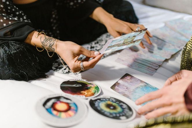 Znasz się na horoskopach i astrologii? Sprawdź się w naszej magicznej krzyżówce!