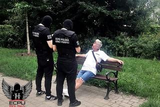 Łowcy pedofili dorwali zboczeńca w parku w Warszawie