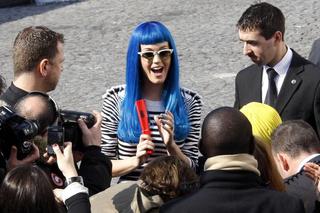 Katy Perry zaszokowała niebieską peruką ZDJĘCIA
