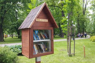 Budki bookcrossingowe znikną na zimę z parków?