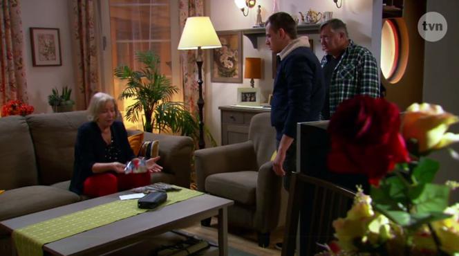 Na Wspólnej, odc. 2805. Maria (Bożena Dykiel), Joachim (Michał Jurkowski), Włodek (Mieczysław Hryniewicz)
