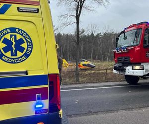 Masowy wypadek pod Warszawą! Zderzenie trzech aut z wojskową ciężarówką. Jedna osoba nie żyje