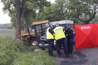 Kąty Walichnowskie: 24-latek pędził audi na złamanie karku. Nie przeżył zderzenia z ciągnikiem