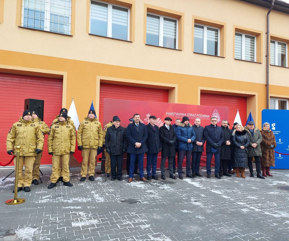 Przekazanie sprzętu strażakom