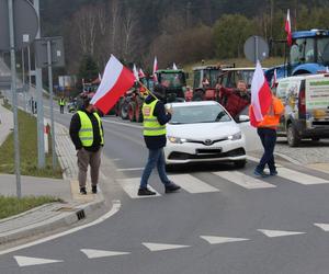 Protest rolników 20 marca. Blokada dróg m.in. w Dywitach i Olsztynku. Policja pilnuje bezpieczeństwa