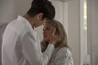 Sean Kaufman jako Steven Conklin i Rain Spencer jako Taylor Madison Jewel.