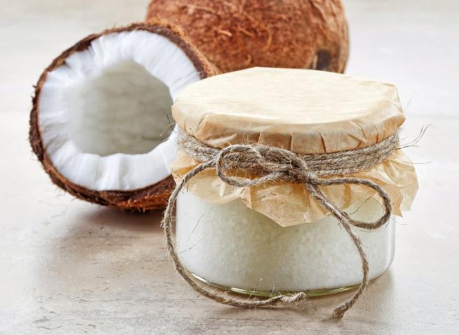 Olej kokosowy w kosmetyce. Właściwości kosmetyczne, pielęgnacja skóry i włosów