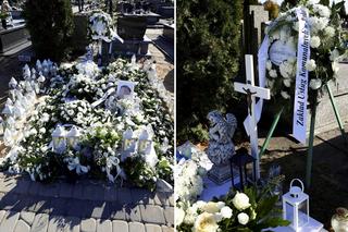 Kołderka z białych kwiatów okryła grób 3-letniego Stasia. Nie sposób powstrzymać łzy. Śpij słodko Aniołku