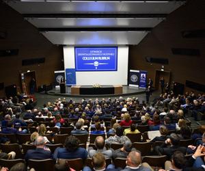 Otwarcie było elementem obchodów 105. rocznicy inauguracji pierwszego roku akademickiego Wszechnicy Piastowskiej, późniejszego Uniwersytetu Poznańskiego.