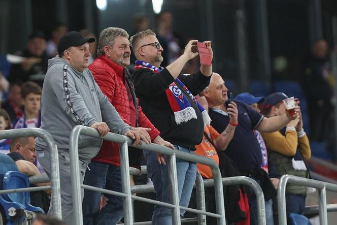 Kibice podczas meczu Górnik Zabrze - Legia Warszawa (01.04.2024)