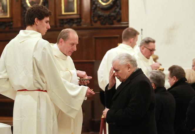 Jarosław Kaczyński na mszy świętej w intencji matki Jadwigi Kaczyńskiej