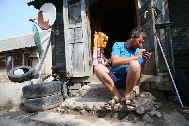 Rolnicy. Podlasie. Andrzej z Plutycz świętuje urodziny. Tak zmieniał się on i jego gospodarstwo