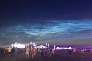 Obłoki srebrzyste nad polem Open'er Festival 2025 