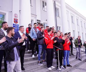 Siatkarze KPS-u z medalami na szyi, dziękowali kibicom za udany sezon