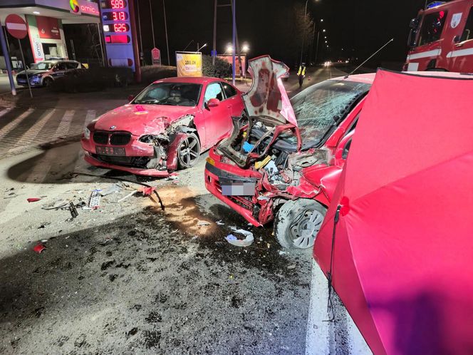 Bełchatów. Śmiertelny wypadek na ul. Wojska Polskiego. 47-latek zginął w zderzeniu z BMW [ZDJĘCIA]