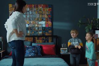 M jak miłość, odc. 1510: Iza (Adriana Kalska), Szymek (Staś Szczypiński), Maja (Laura Jankowska)