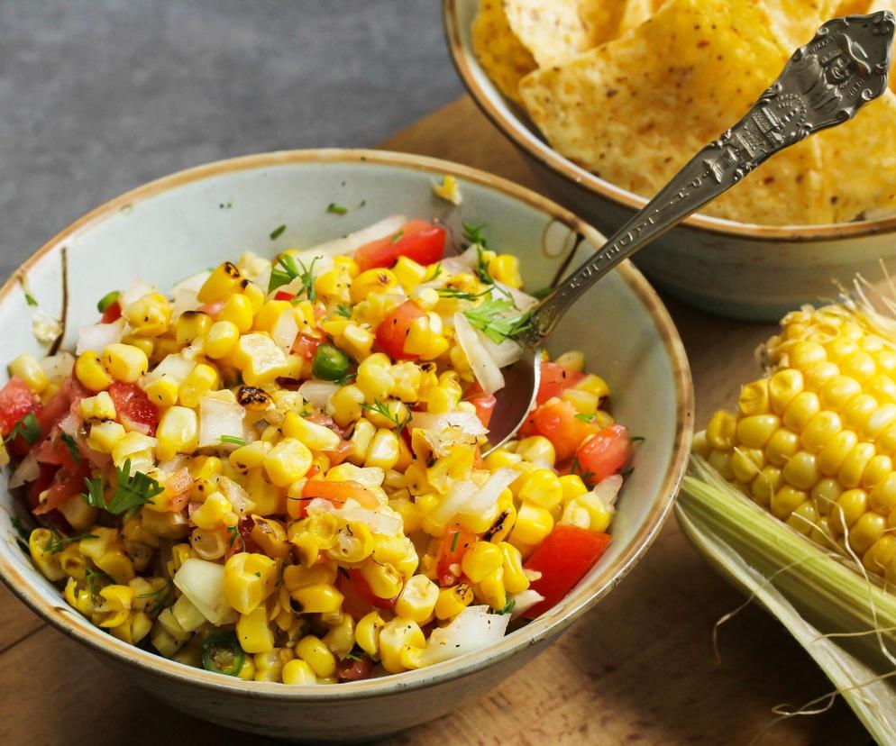 Sałatka kukurydziana z chipsami